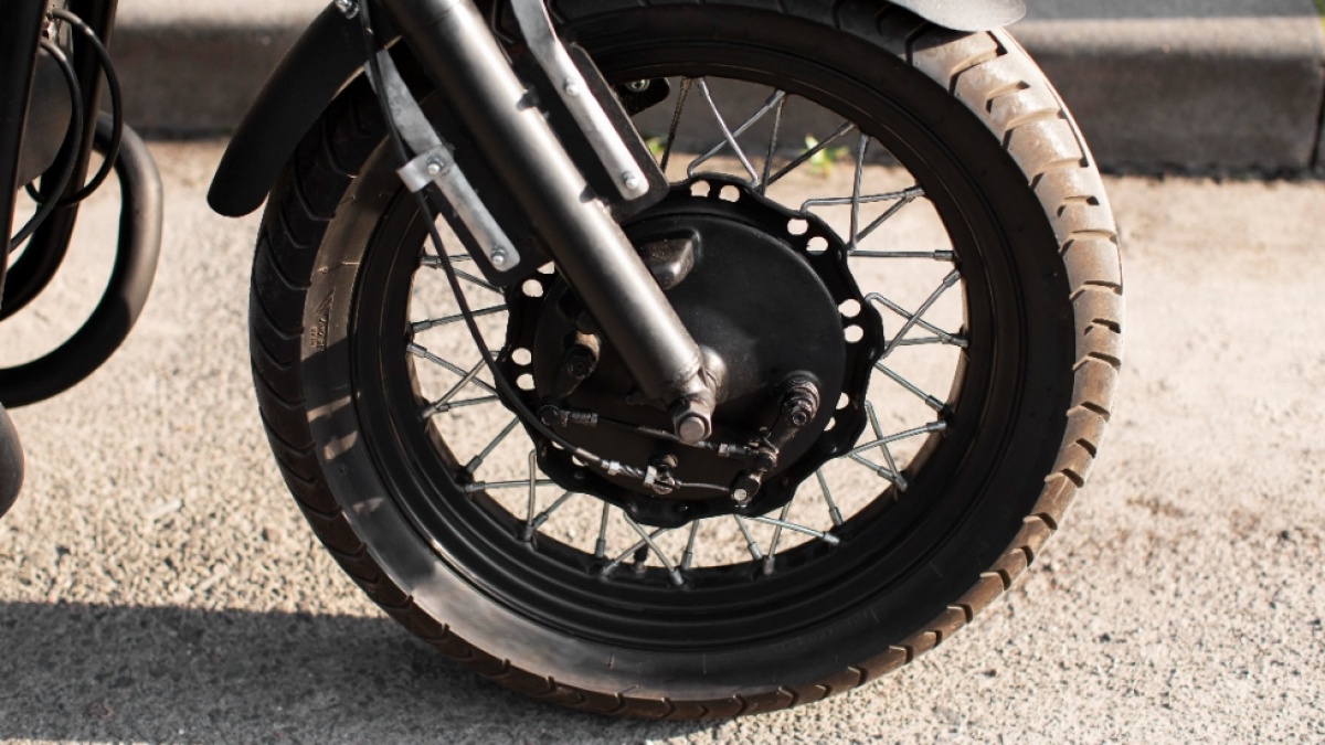 Penyebab Ban Motor Retak Samping, Ketahui Risiko dan Cara Mencegahnya