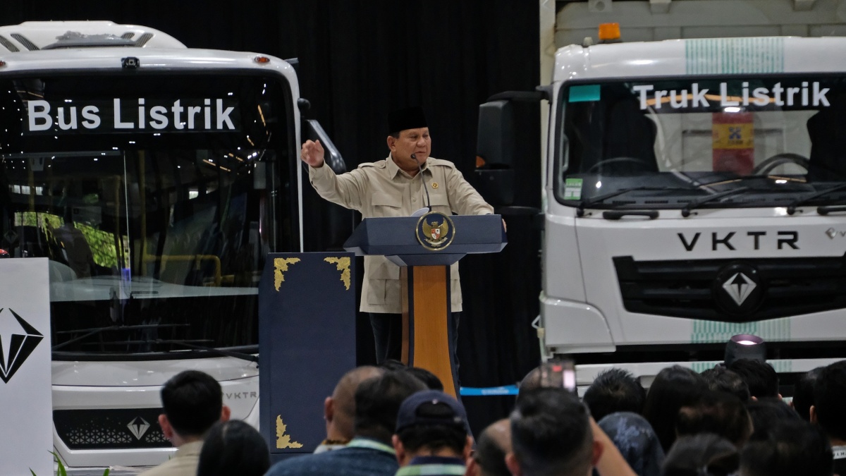 Percepat Elektrifikasi Otomotif Nasional, Prabowo Diapresiasi Pekerja Pabrik