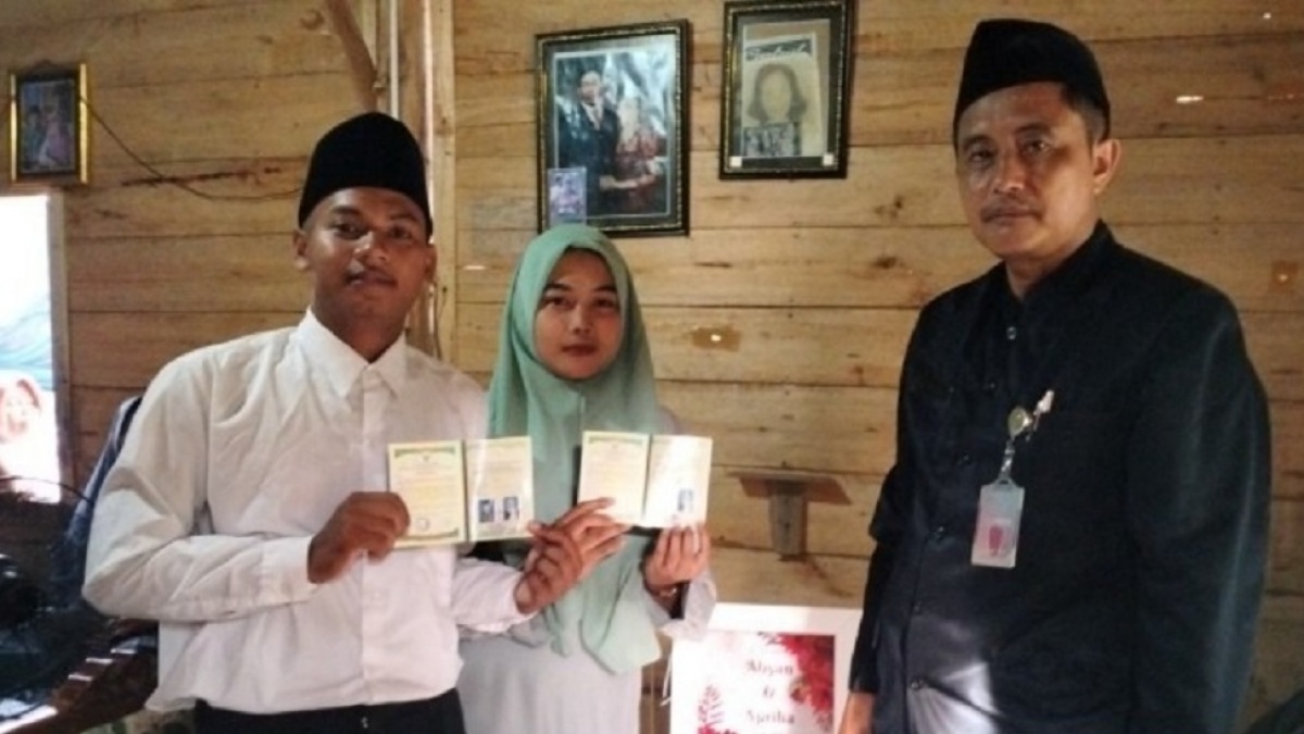 Bukan Emas atau Berlian, Pemuda di Rembang Pinang Kekasih dengan Mahar Bibit Pohon Mangga!