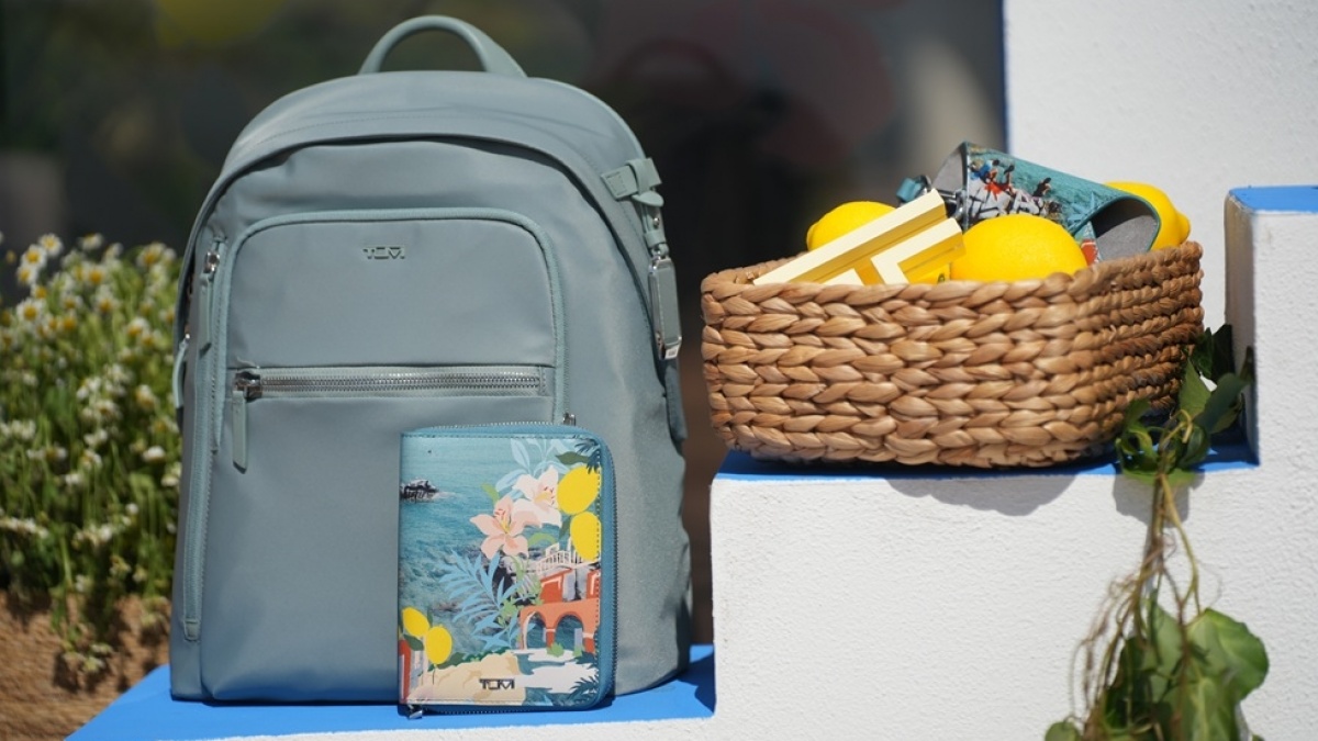 Mediterranean Muse: Saat Tas Travel Bertransformasi Menjadi Fashion Statement