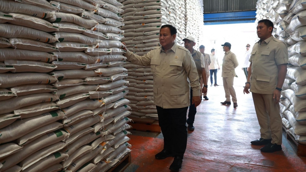 Gudang Bulog Penuh, Presiden Sebut Negara Hadir Penuhi Kebutuhan Dasar Rakyat