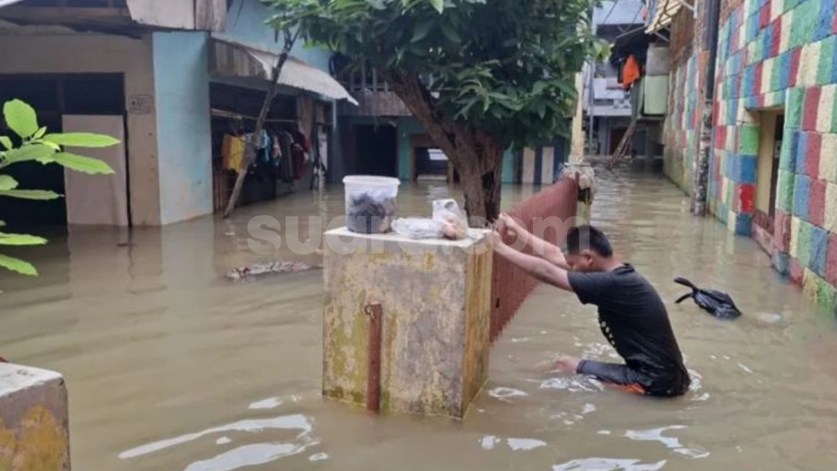 Banjir Rendam 20 RT di Jakarta Timur, Titik Tertinggi Hampir Setinggi Orang Dewasa