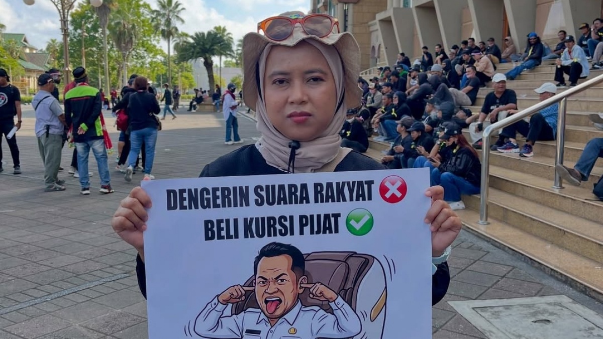 Ikut Demo, Influencer Hanna Pertiwi Sindir Pemprov Kaltim Soal Kursi Pijat Hingga KKN