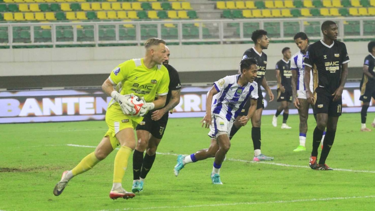 Jan Olde Sebut Kartu Merah Alex Martins 'Bodoh' usai Dewa United Gagal Tekuk Persib