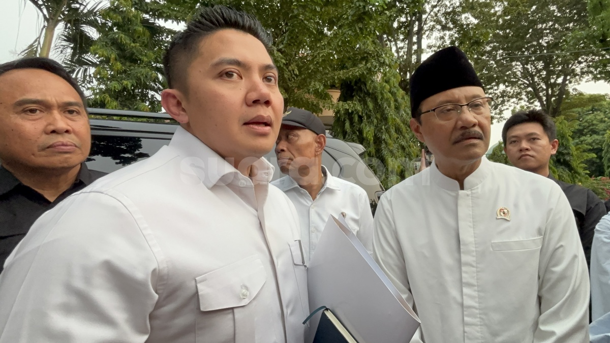 Seskab Teddy: Cuma 5 Km dari Kantor Saya Ternyata Banyak Anak-anak Tidak Pernah Sekolah
