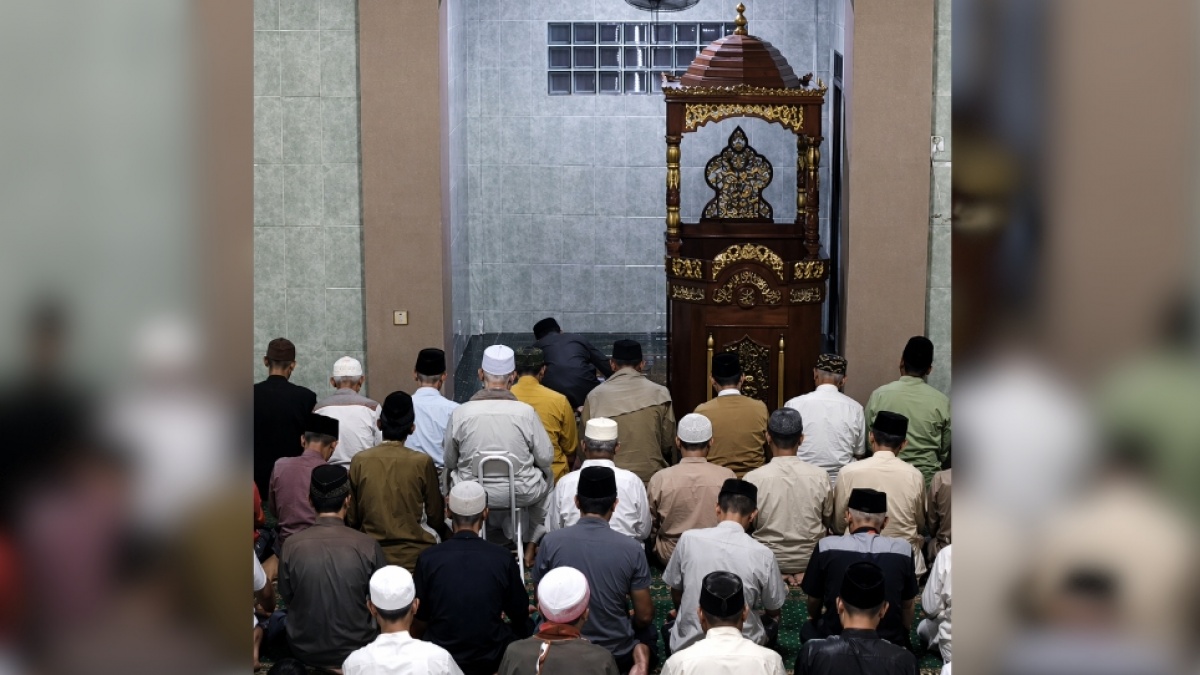Detik-Detik Imam Salat di Depok Meninggal Dunia, Ambruk saat Mau Sujud