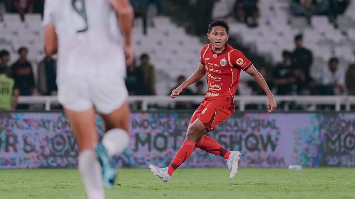 Bersinar di Persija, Fajar Fathurrahman Juga Sandang Gelar Sarjana dan Raih Penghargaan Kampus