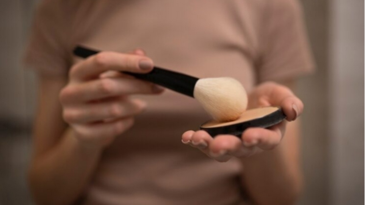 Powder Foundation Apa yang Tahan Lama? Ini 5 Rekomendasi yang Anti Luntur