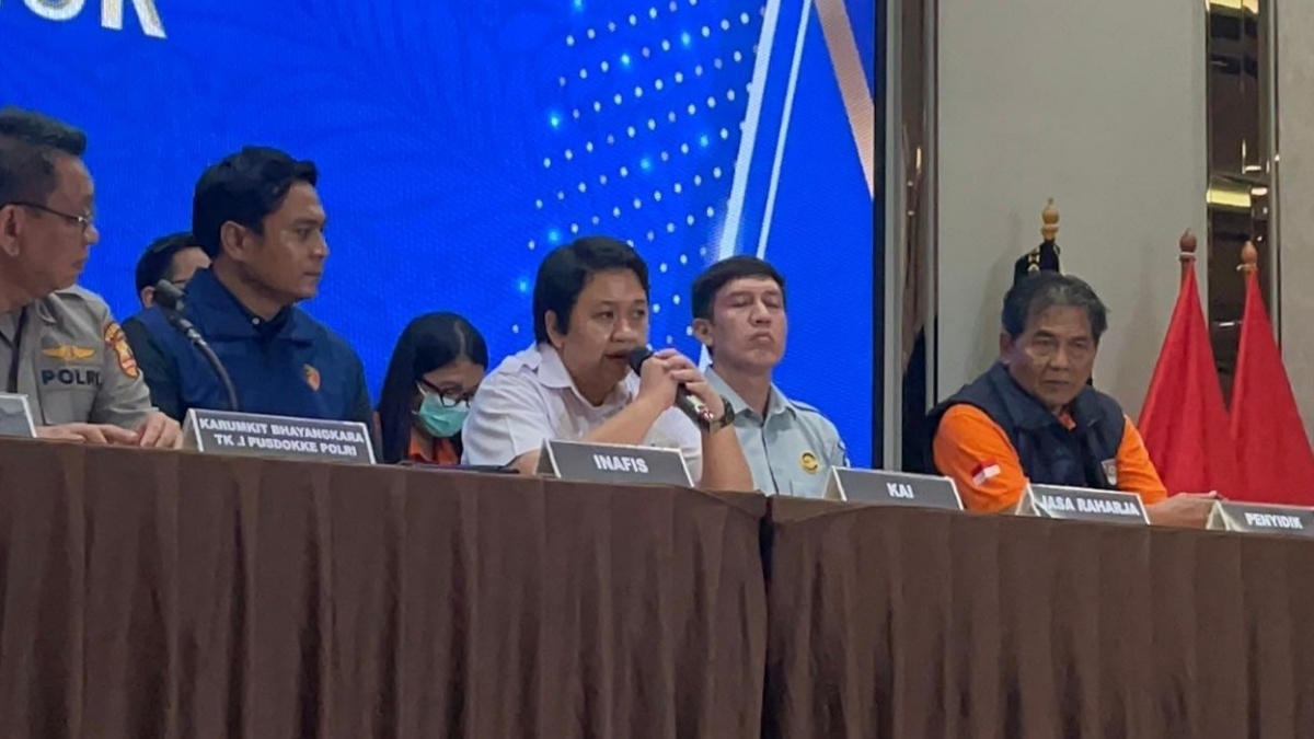Target Beres Hari Ini! KCI Kebut Evakuasi KRL yang Tabrakan di Bekasi dan Audit Ulang Jalur