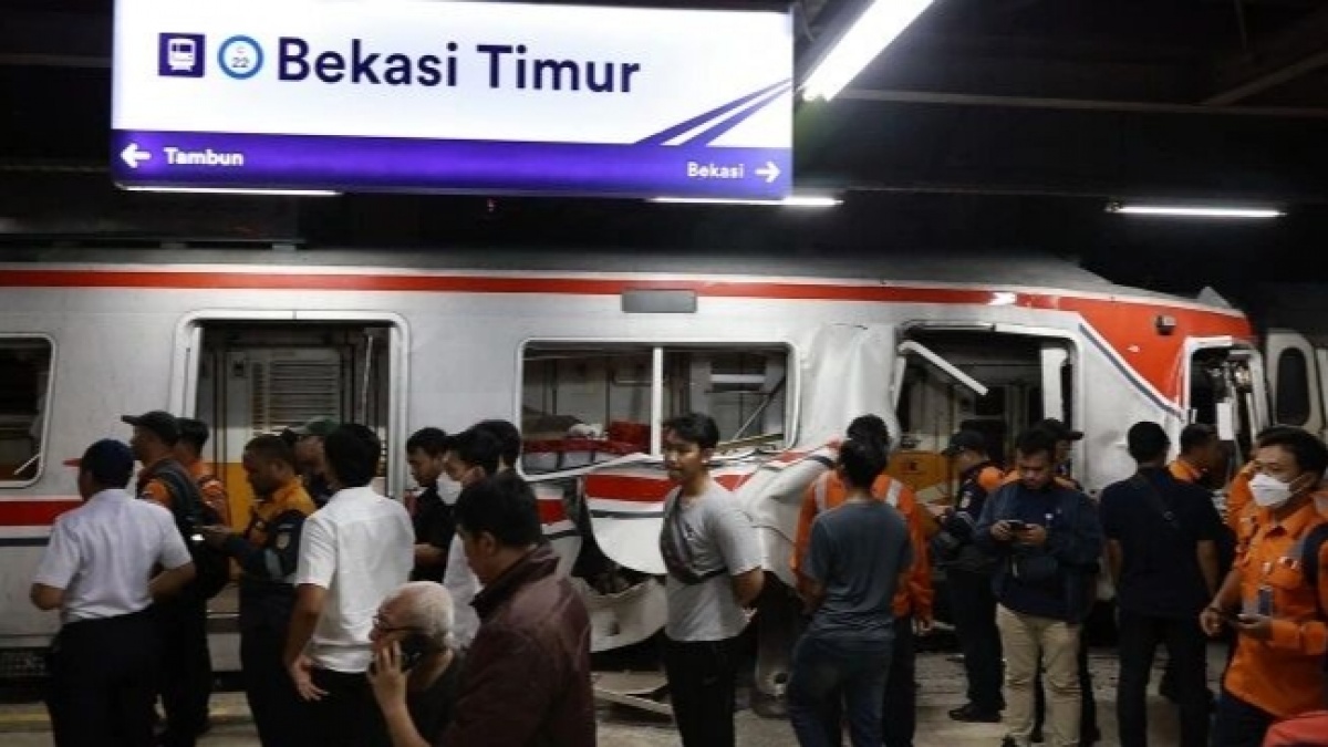 Kronologi Lengkap Tabrakan Kereta di Bekasi, Berawal dari Taksi Mogok