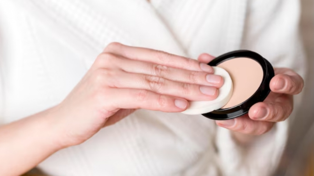 5 Bedak yang Mengandung Zinc Oxide, Rahasia Makeup Mulus meski Wajah Berminyak