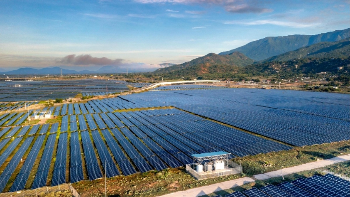 PLN dan Pemprov Bali Kembangkan 5 Klaster PLTS 1.000 MWp