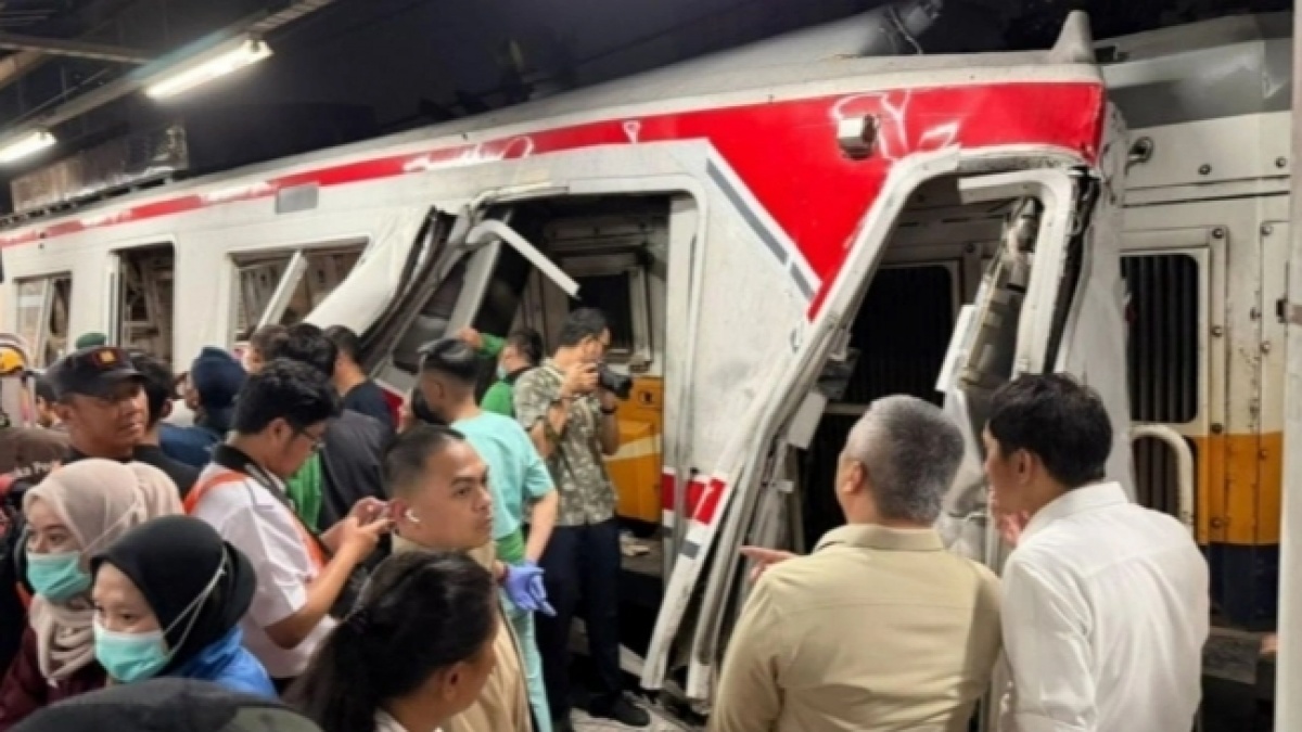 Kenapa KA Argo Bromo Anggrek Bisa Menembus Gerbong KRL? Ini Penjelasannya