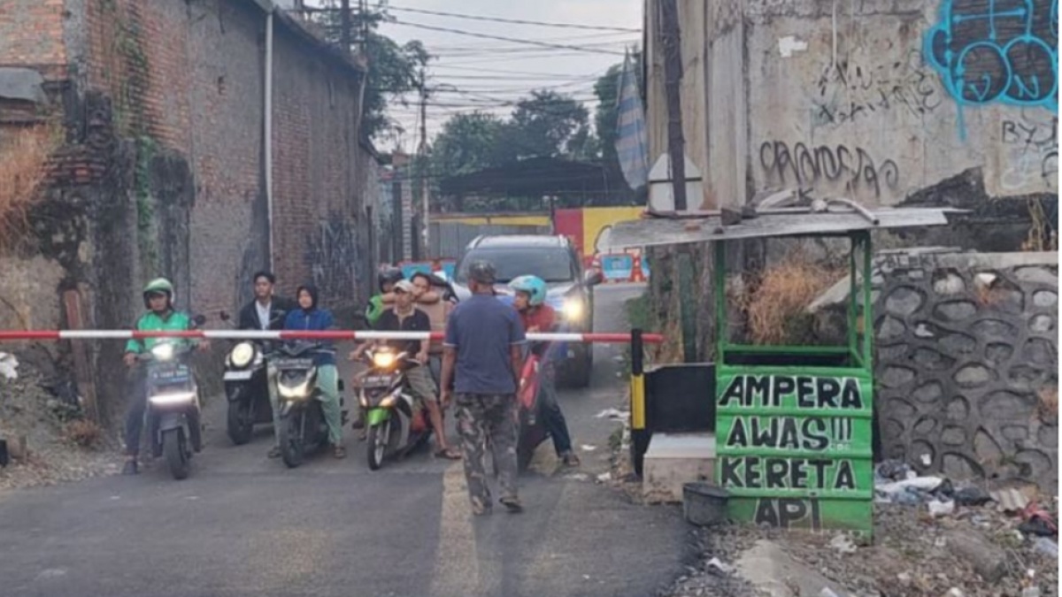 Pasca Kecelakaan, Perlintasan Dekat Stasiun Bekasi Timur Dipasangi Palang Pintu