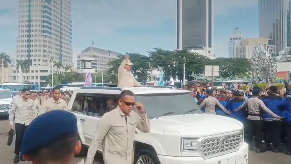 Prabowo Tiba di May Day 2026, Disambut Lagu Tipe-X 'Kamu Nggak Sendirian'