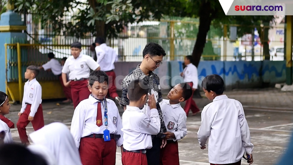 Respons Janji Prabowo, DPR Minta Hapus Klasterisasi Guru dan Jadikan Semua PNS!