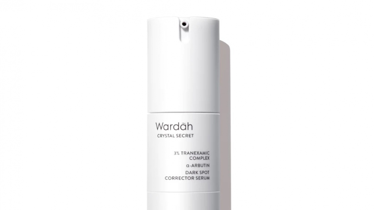 Serum Wardah Crystal Secret Dipakai Siang atau Malam? Ini Cara Pakainya yang Benar