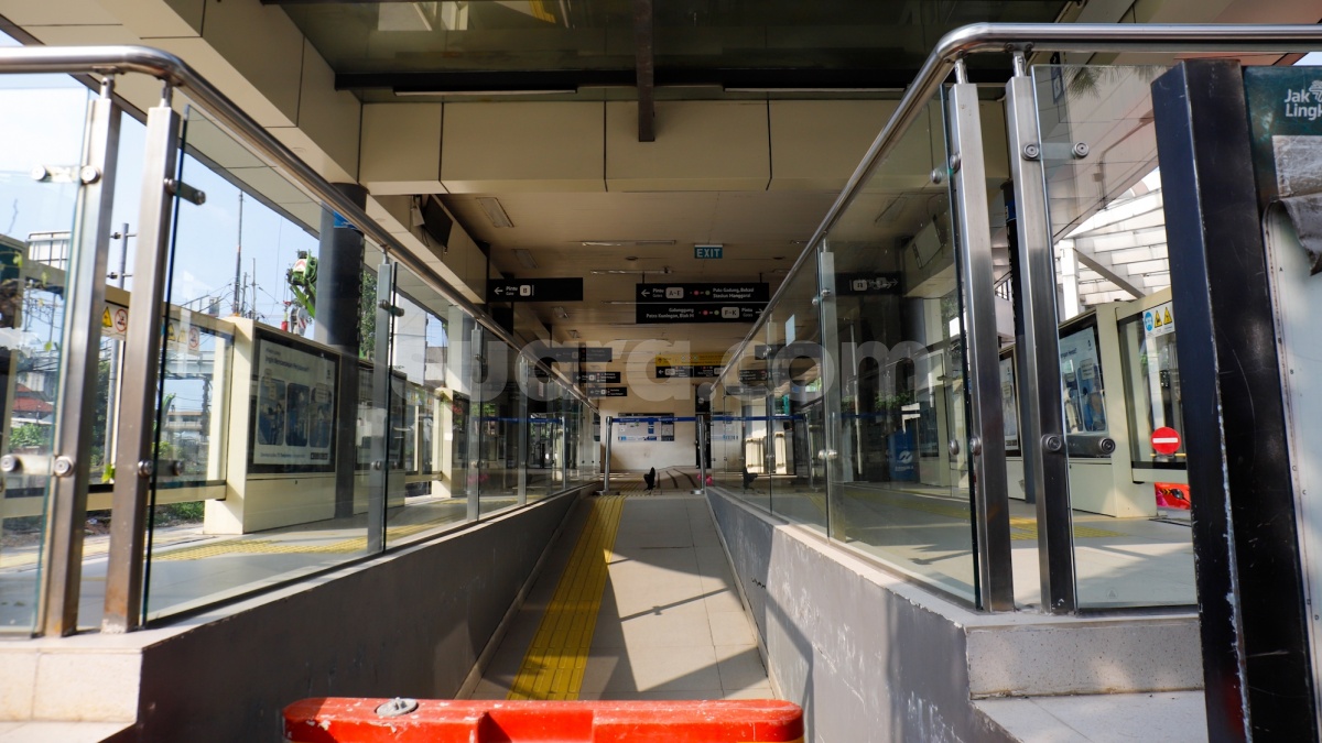 Abu Vulkanik Menyebar ke Jakarta, Transjakarta Setop Lift dan Eskalator di Seluruh Halte