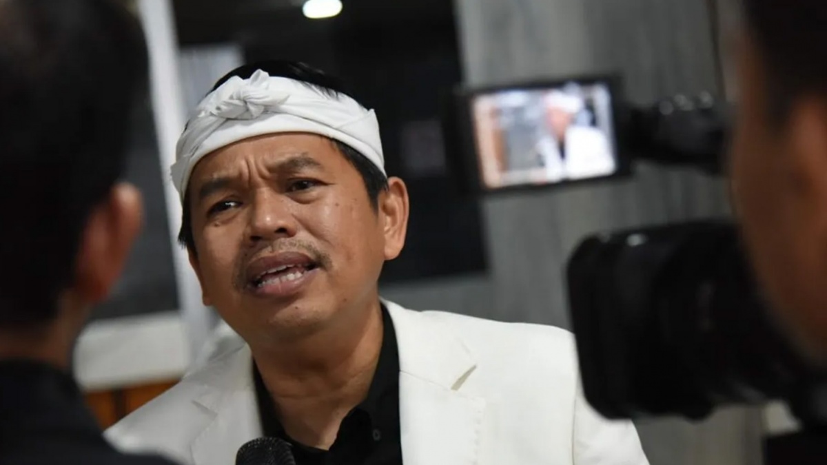 Viral! Kena Prank Warga Lalui Jalan Rusak, Dedi Mulyadi Emosi: Kalian Harus Punya Adab Sama Saya