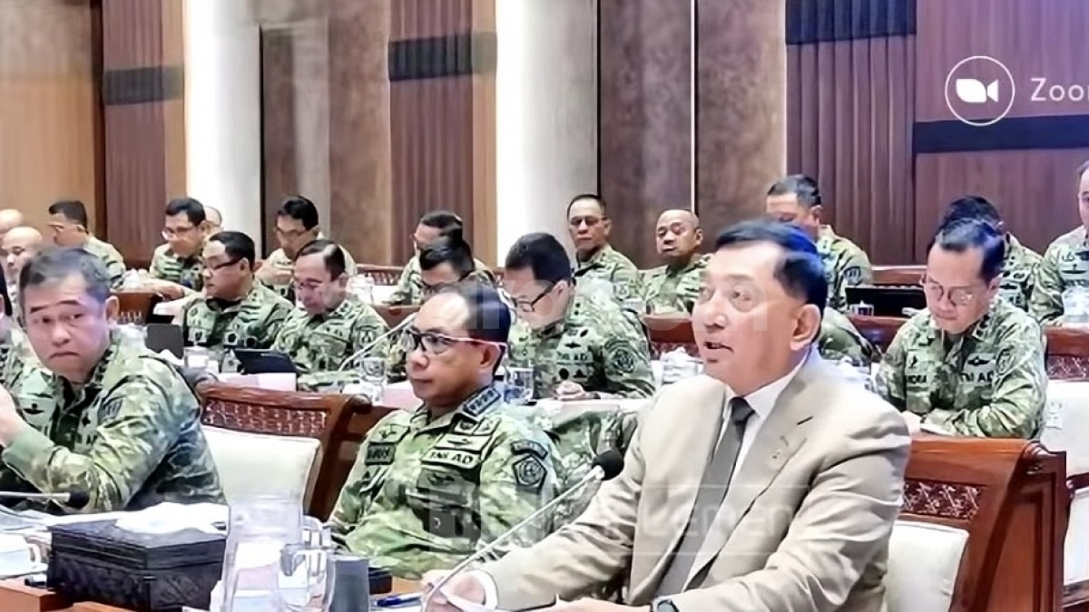 Blak-blakan di DPR, Menhan Sjafrie Ungkap Kronologi AS Minta Izin Lintas Udara RI
