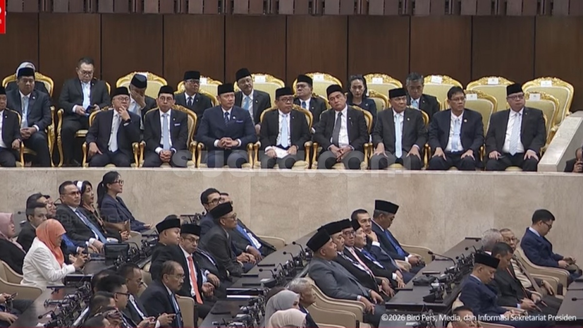 Momen Puan Sapa Prabowo sebagai Ketum Gerindra di Rapat Paripurna DPR RI