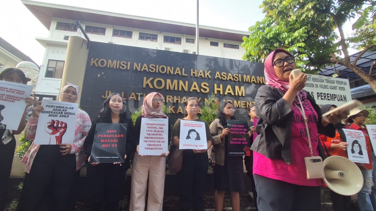 Suara Lantang di Depan Kantor Komnas HAM: Perempuan RI Menolak Lupa pada Luka Sejarah Kelam Bangsa