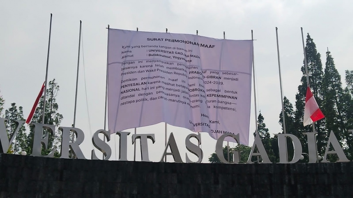 Spanduk 'Surat Permohonan Maaf' soal Prabowo-Gibran Terpasang di Gerbang UGM, Kampus Beri Respons