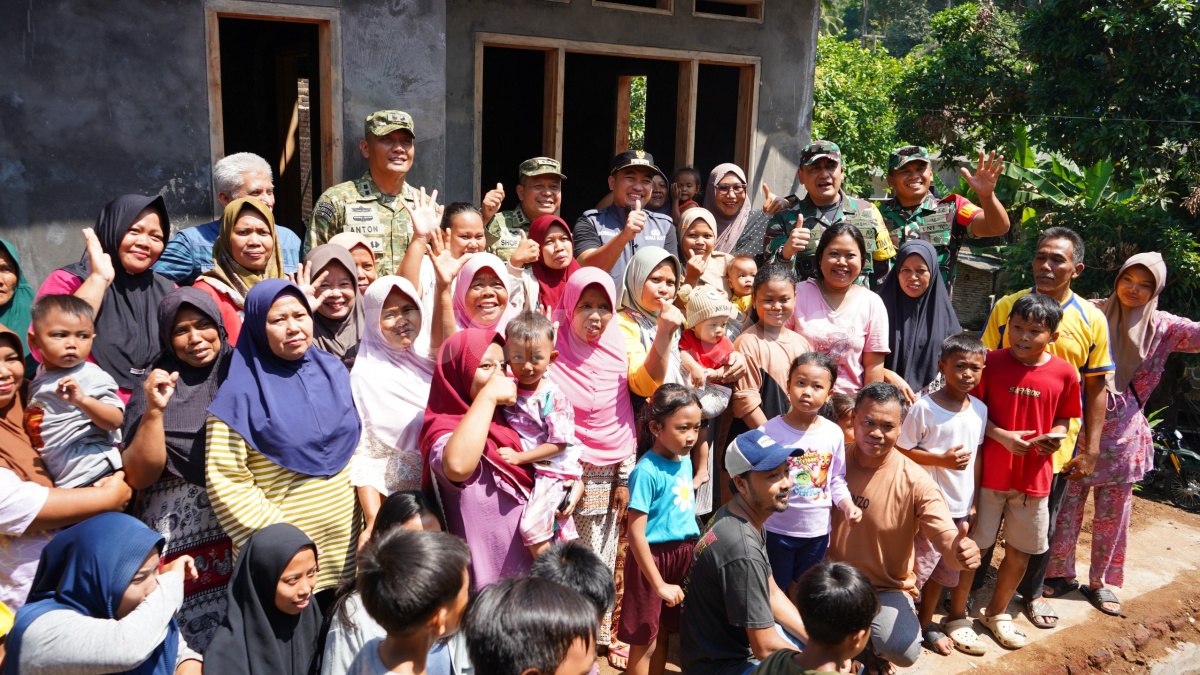 Ketika Peluh TNI Membasuh Dahaga Warga Pulomerak Cilegon