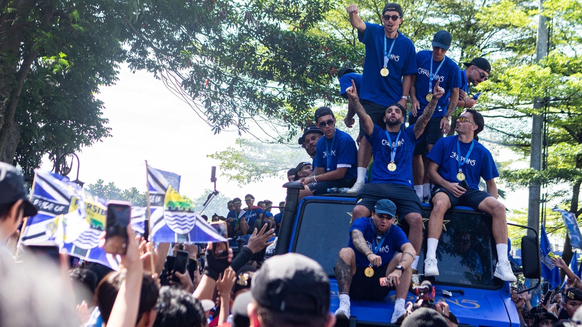 Persib Bandung Hattrick Juara, Terima Bonus Rp1 Miliar dari KDM