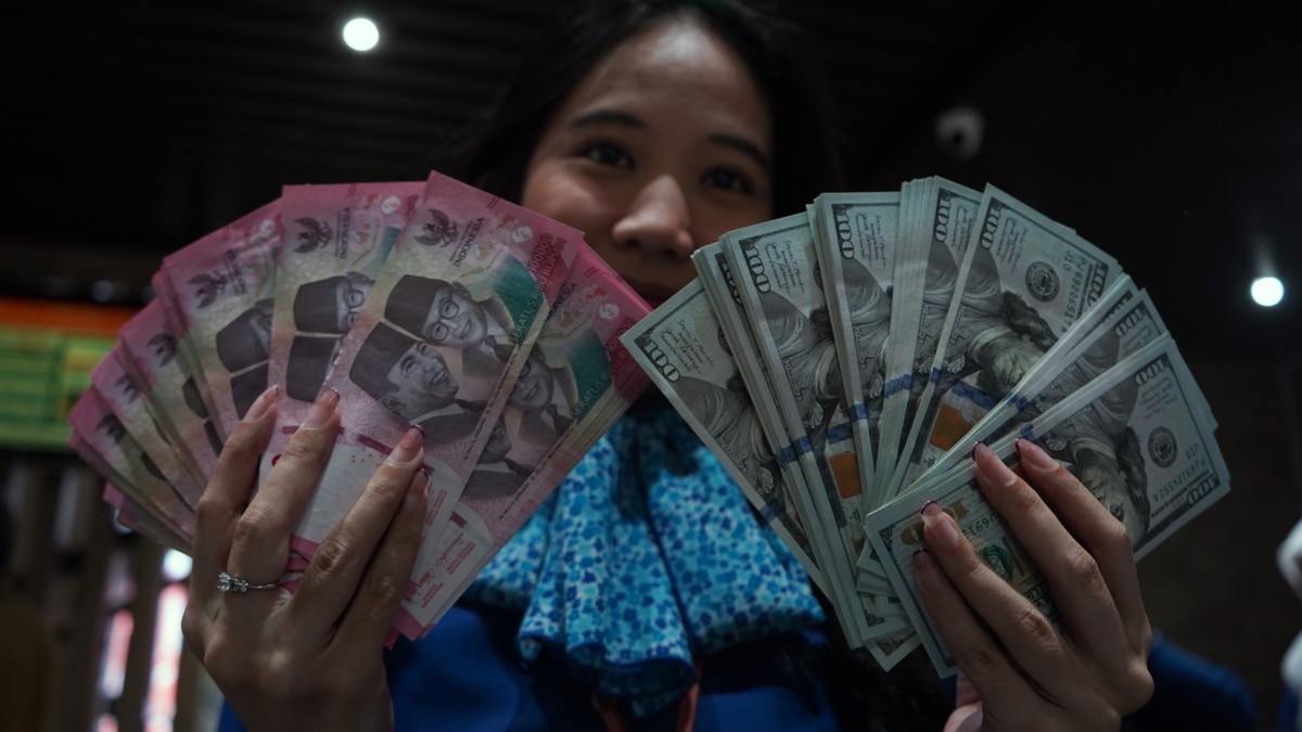 Rupiah Takluk Lawan Dolar AS Hari Ini di Level Rp17.844