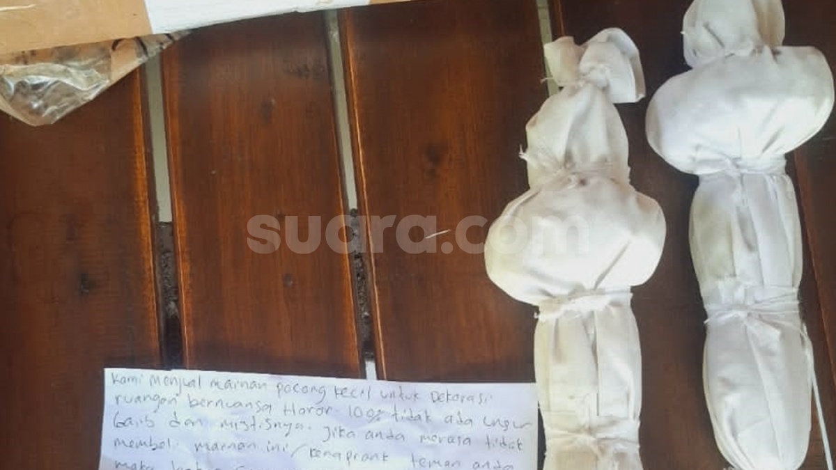 Ditujukan untuk Sujarwo, Geger Paket Misterius Berisi Pocong Mainan di Kulon Progo