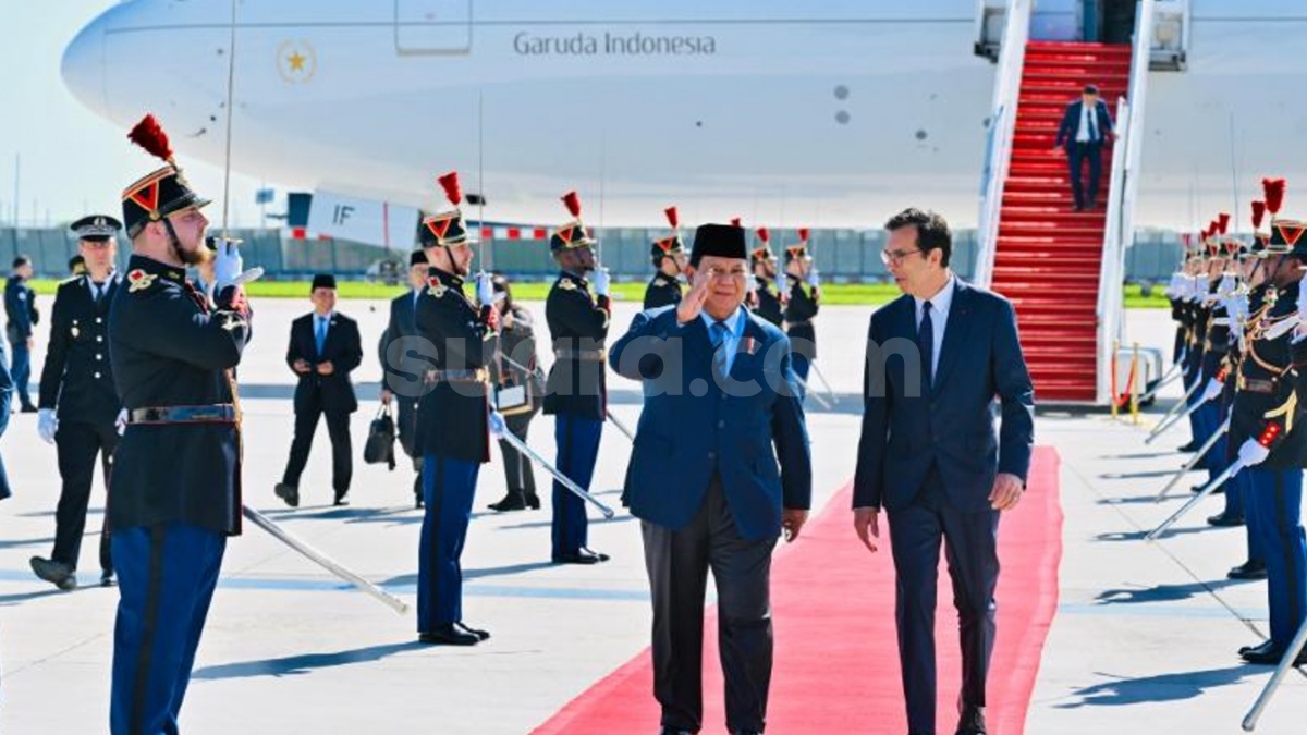 Prabowo Salat Id di Paris, Seskab Teddy: Perkuat Posisi Indonesia di Eropa