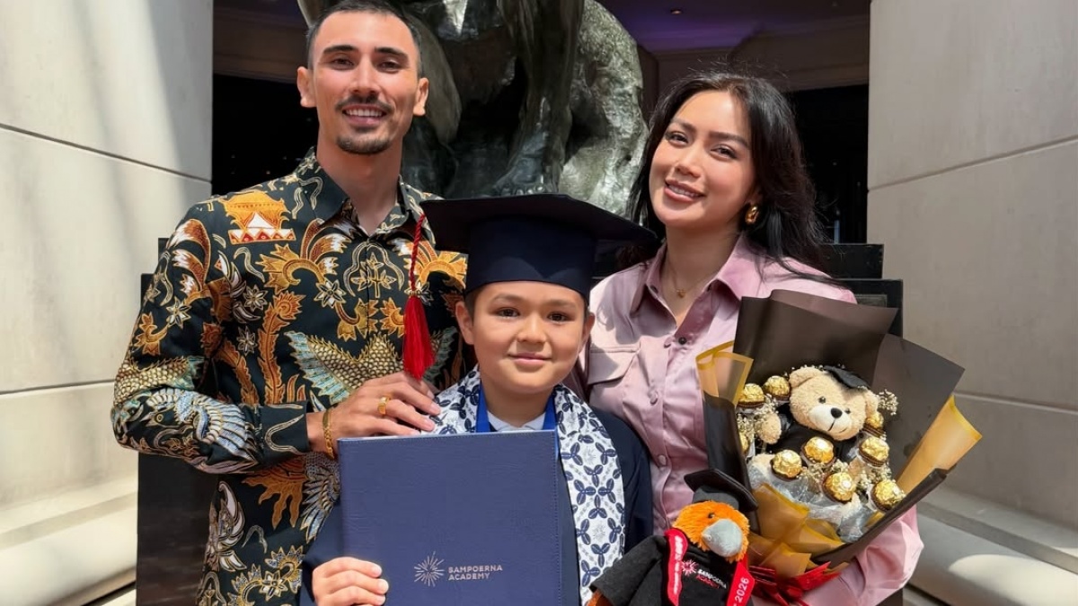 Jessica Iskandar Bangga Putranya Lulus SD, Tarif Sekolah El Barack Bikin Melongo