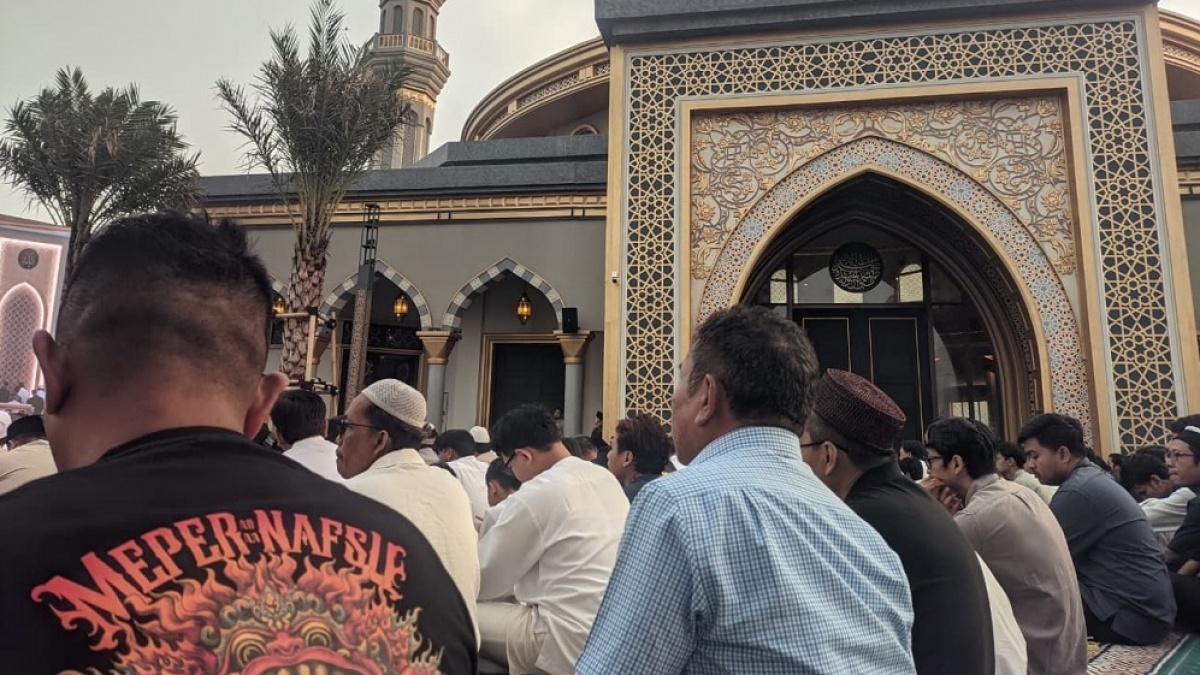 Membludak, 4.300 Jemaah Padati Masjid Al Ikhlas Riverwalk Island Saat Idul Adha