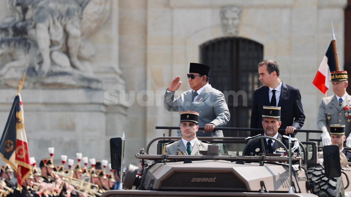 Intip saat Prabowo Disambut Upacara Kehormatan di Les Invalides Paris, Dikawal 146 Pasukan Berkuda