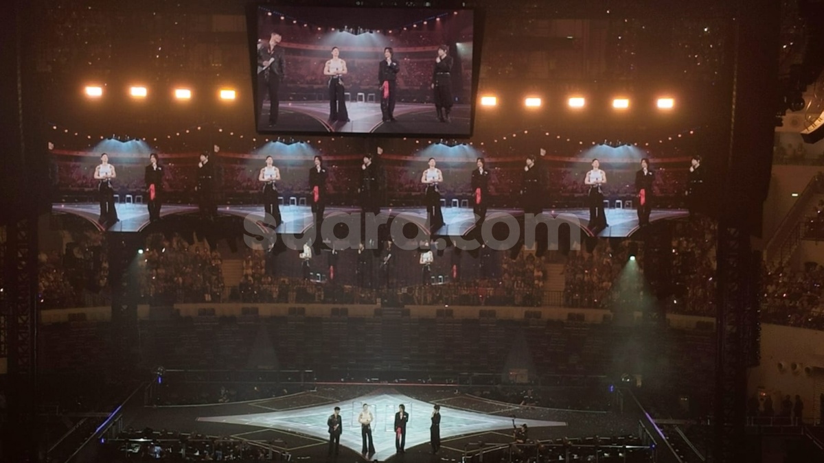 Goda Vic Zhou Lepas Jaket di Panggung, Vanness Wu Bikin Penonton Konser F4 Histeris!