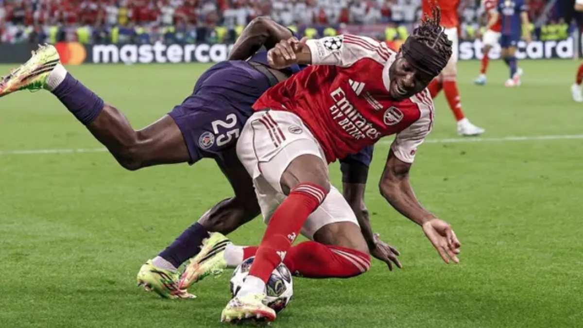 Insiden Noni Madueke Tanpa Penalti, Eks Wasit Liga Inggris Buka Suara