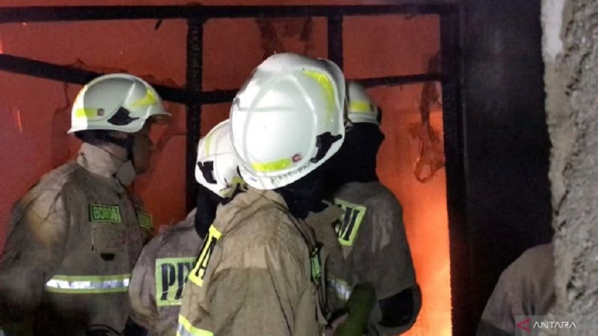Warga Teriak Minta Tolong! 9 Nyawa Lolos dari Maut saat Rumah Dinas TPU Kebon Nanas Terbakar