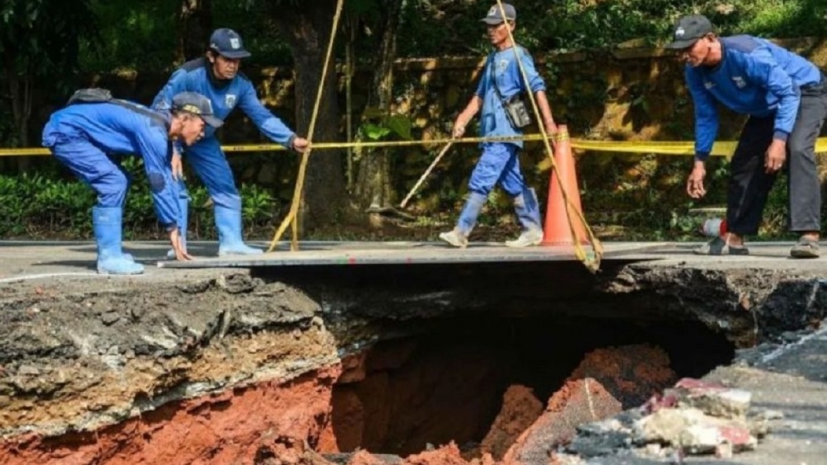 Jalan Lenteng Agung Ditutup hingga Selasa Pagi