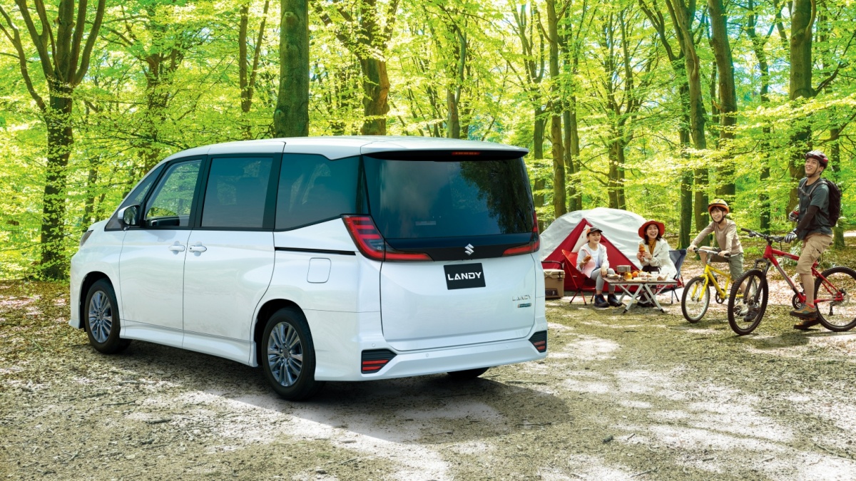 Kenalan sama MPV Mewah Terbaru Suzuki Landy: Gengsi Sekelas Voxy, Harga ala Innova