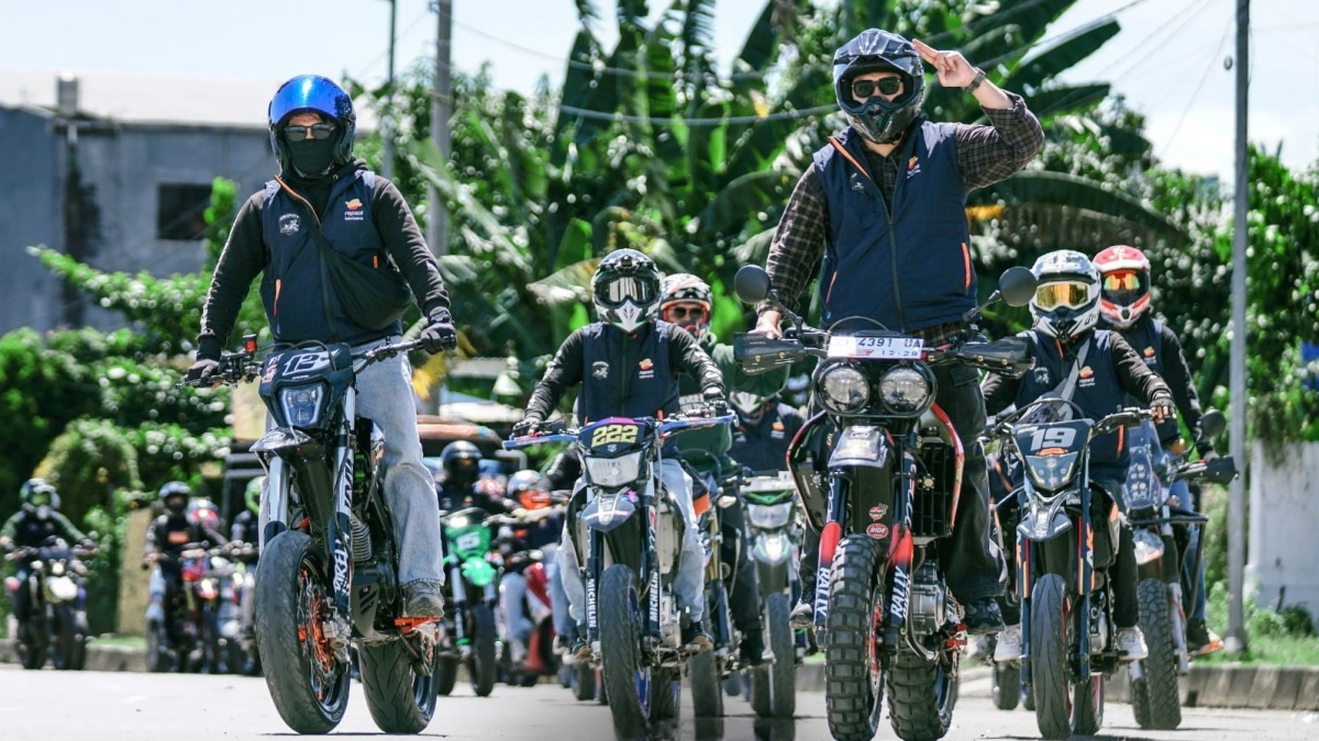 Komunitas Supermoto Makassar Jelajahi Keindahan Maros Bareng Repsol Lubricants