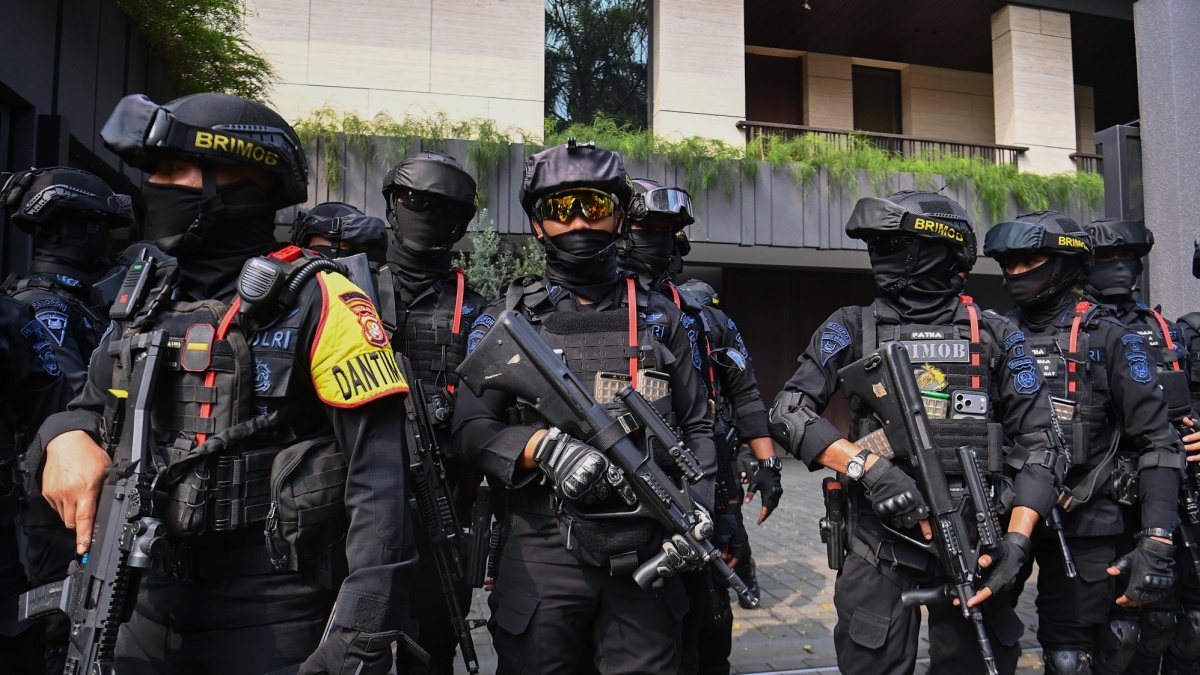 Bukan Tanpa Alasan! KPK Jelaskan Kehadiran Brimob Bersenjata saat Geledah Rumah Silmy Karim