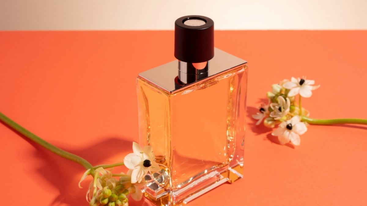 6 Parfum Musim Hujan Wangi Warm Spicy dan Amber, Hangat dan Elegan