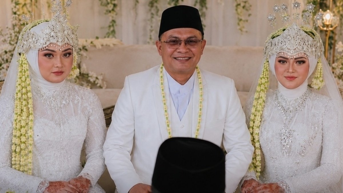 Perempuan Ini 'Hadiahkan' Suaminya Seorang Santriwati Berusia 19 Tahun Jadi Istri ke-2
