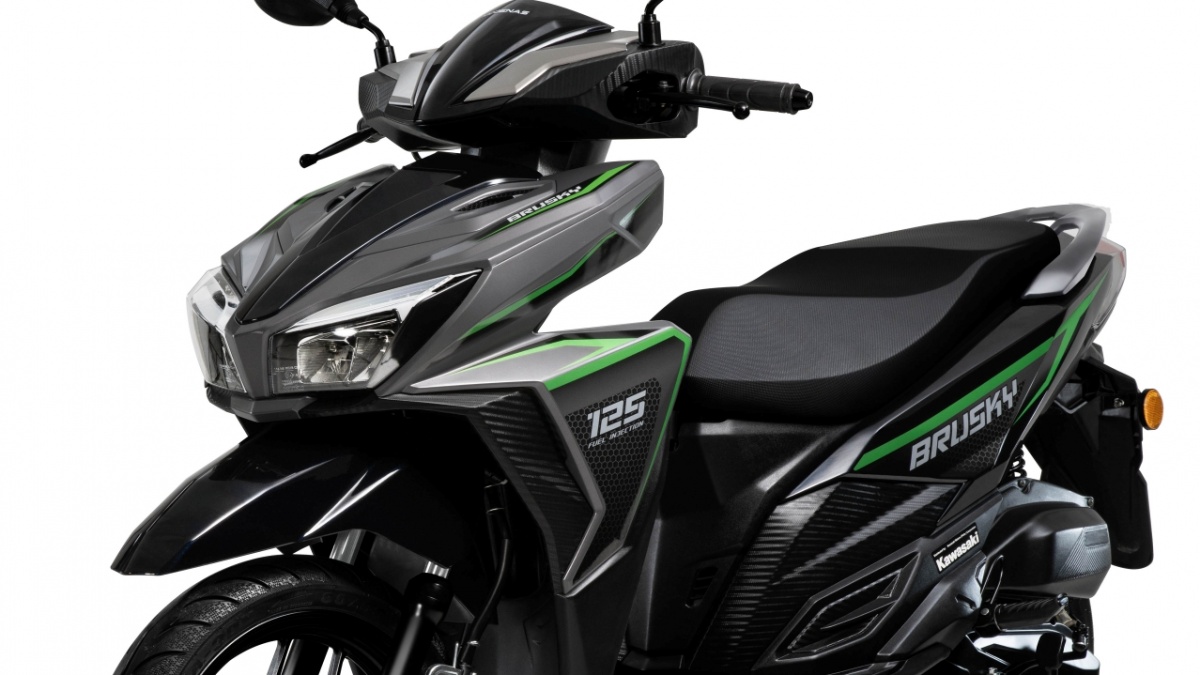 Kawasaki Brusky vs 3 Kompetitor Motor Matic 125cc, Mending Mana?