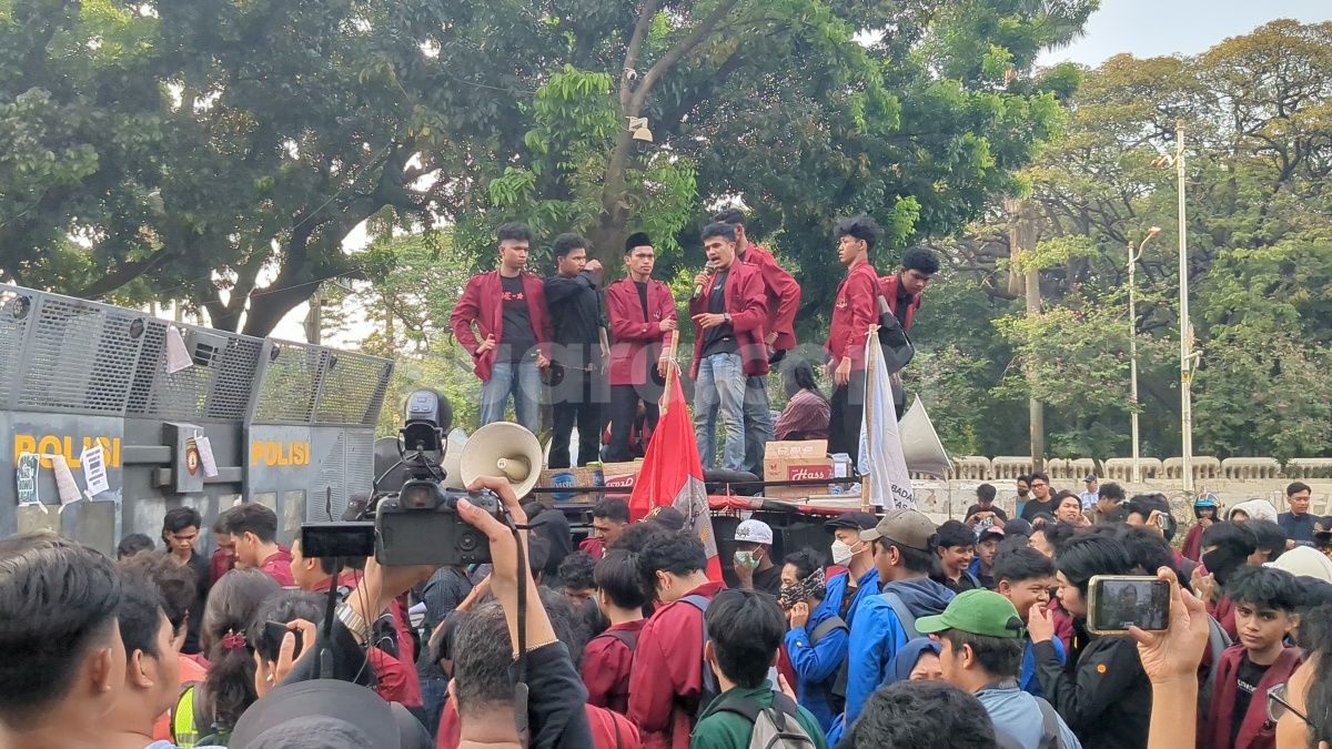 Disambut Riuh Mahasiswa, Wapres Gibran Buka Pintu Setwapres untuk Pendemo