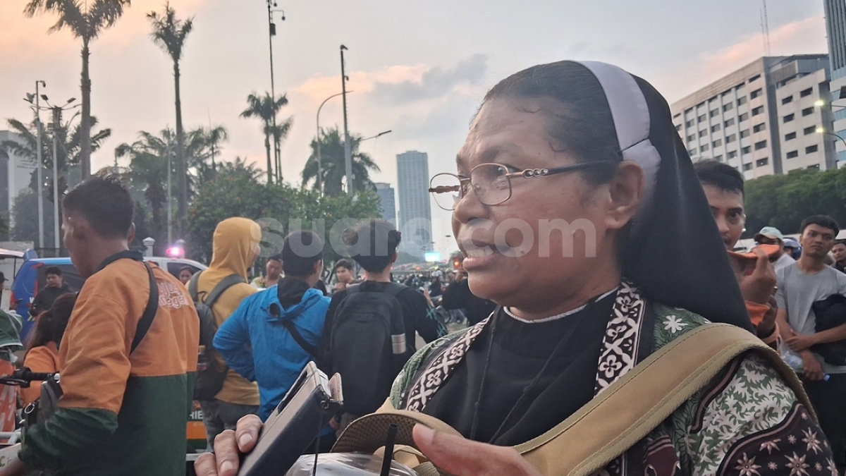 Suster Sesilia Turun ke Jalan, Biarawati Ini Pasang Badan Dukung Demo Mahasiswa di DPR RI