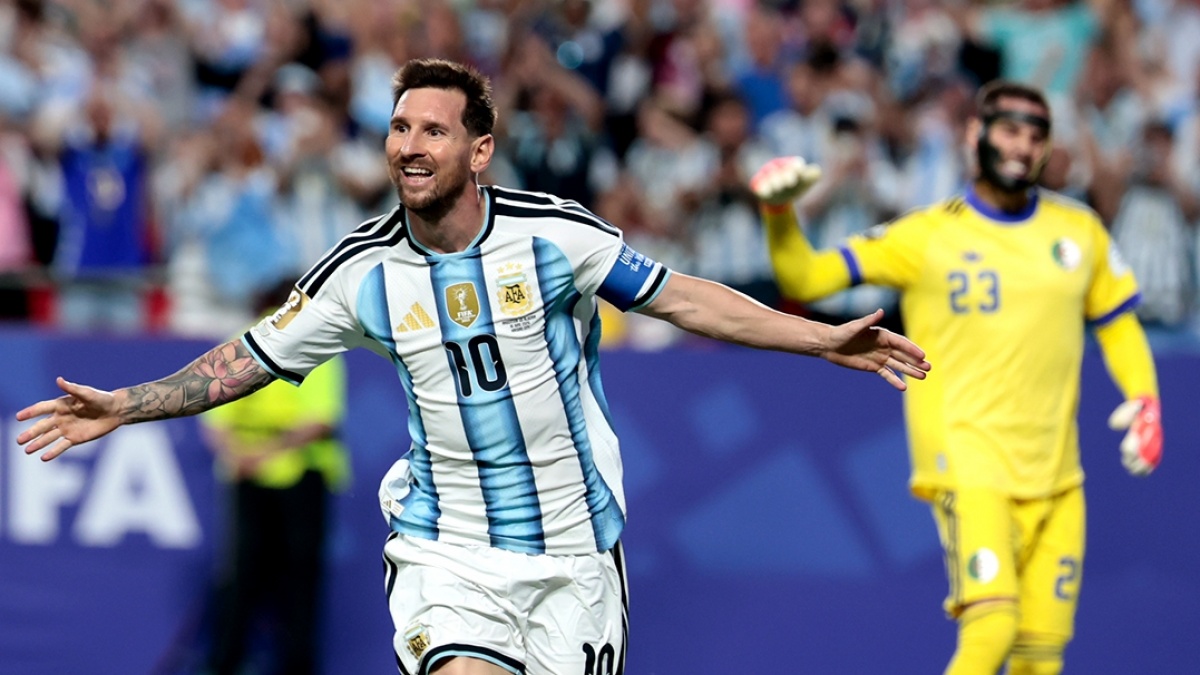 Hattrick Perdana di Piala Dunia, Lionel Messi Antar Argentina Menang 3-0 atas Aljazair