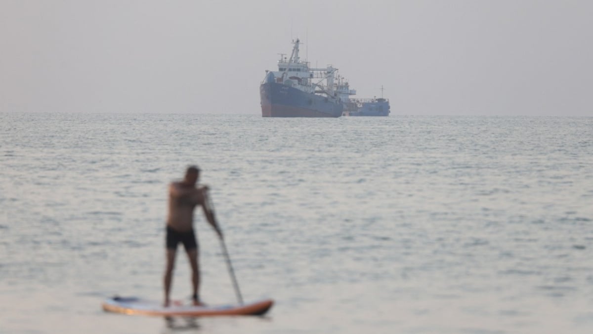 Ranjau Selat Hormuz Makan Korban Lagi, Kapal Supertanker Bawa 2 Juta Barel Minyak Meledak