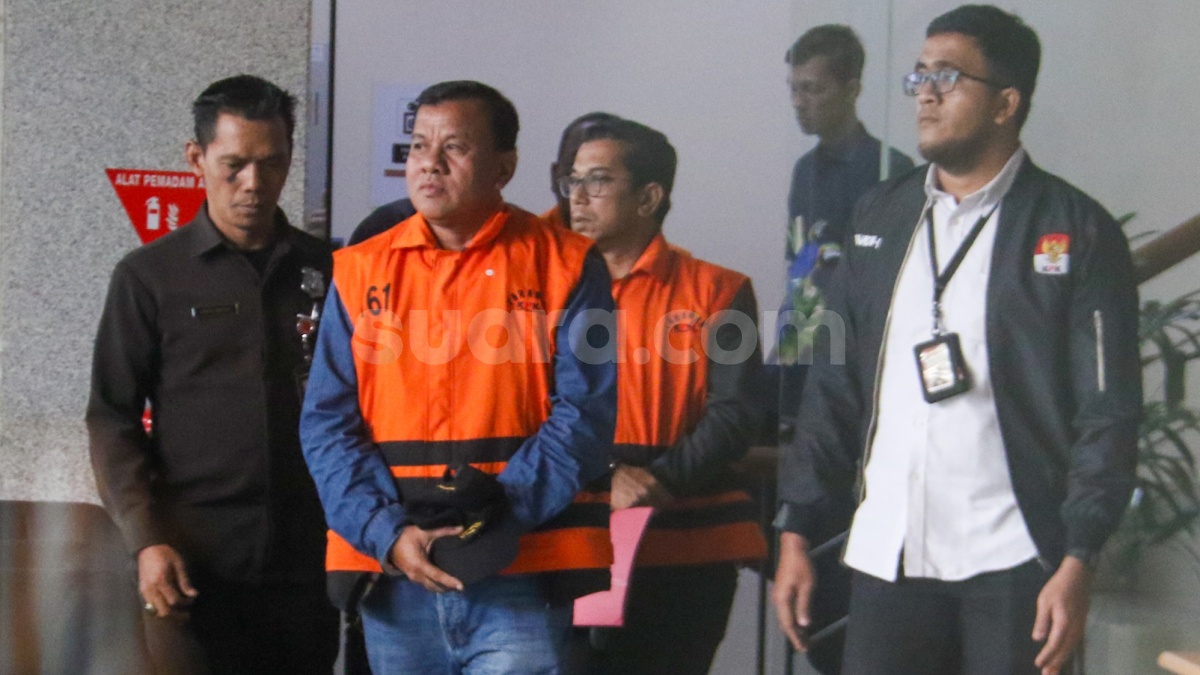 KPK Periksa 9 Saksi Kasus Suap Bupati Kuansing, Ketua DPRD Juprizal Ikut Dipanggil!